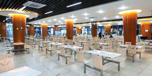 深圳市佳佳顺餐饮实业有限公司是依法成立的食堂承包公司